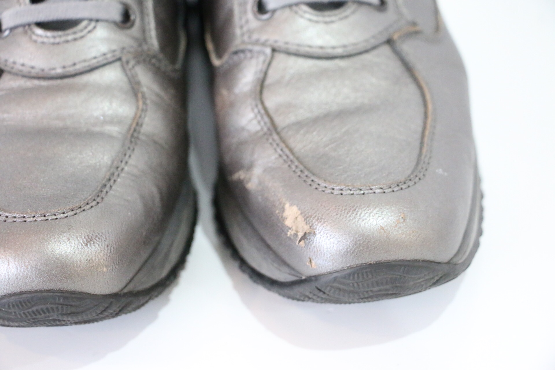 HOGAN ホーガン スニーカー 傷補修 | 西武池袋線保谷駅 靴修理・鞄修理・革クリーニングのお店 &leather